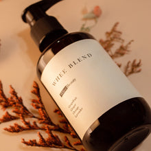 Load image into Gallery viewer, Whee's Special Blend Bath Oil